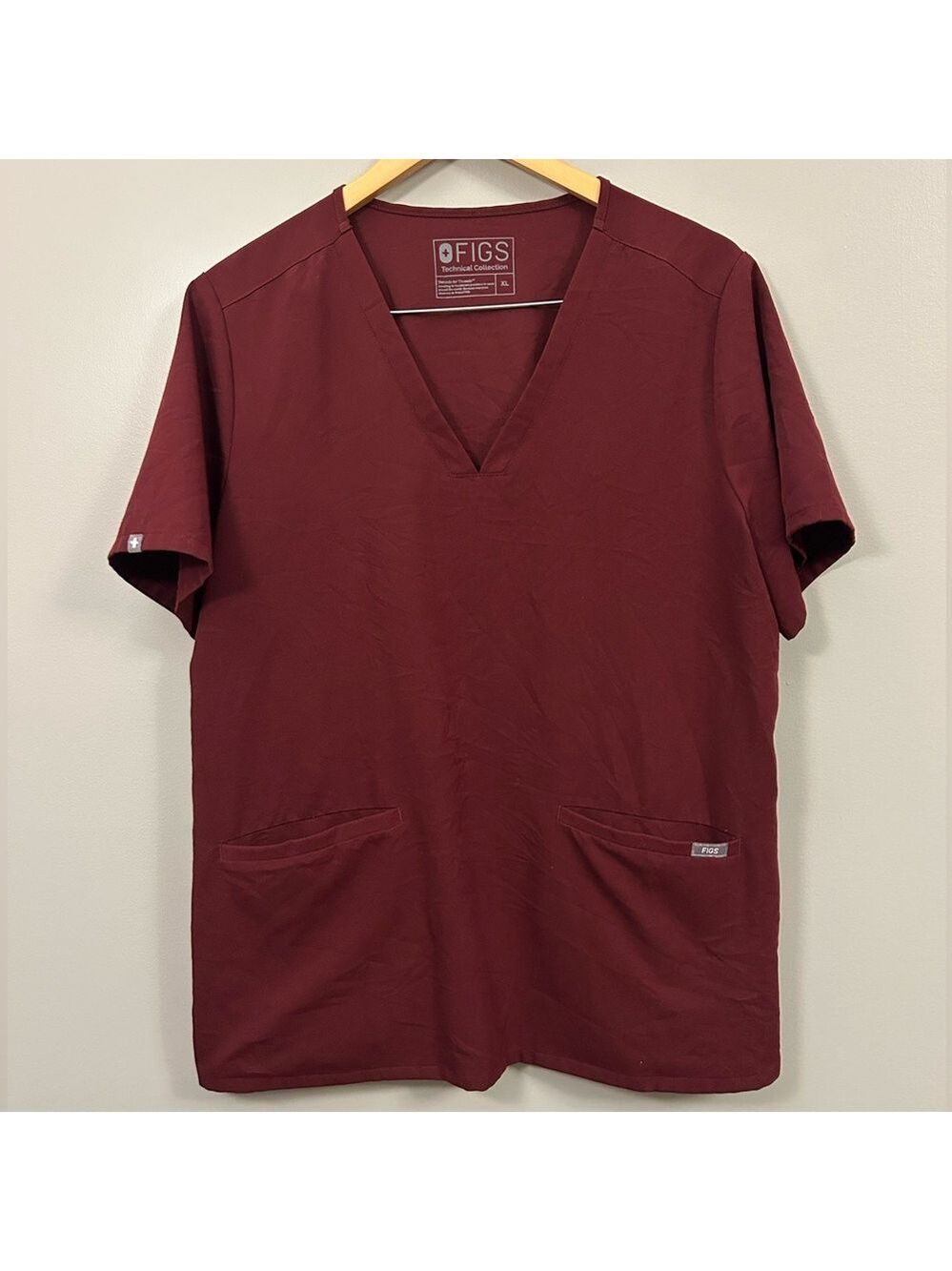 Figs Men’s Technical Wear Deep Red Scrubs V-Neck Shirt XL
